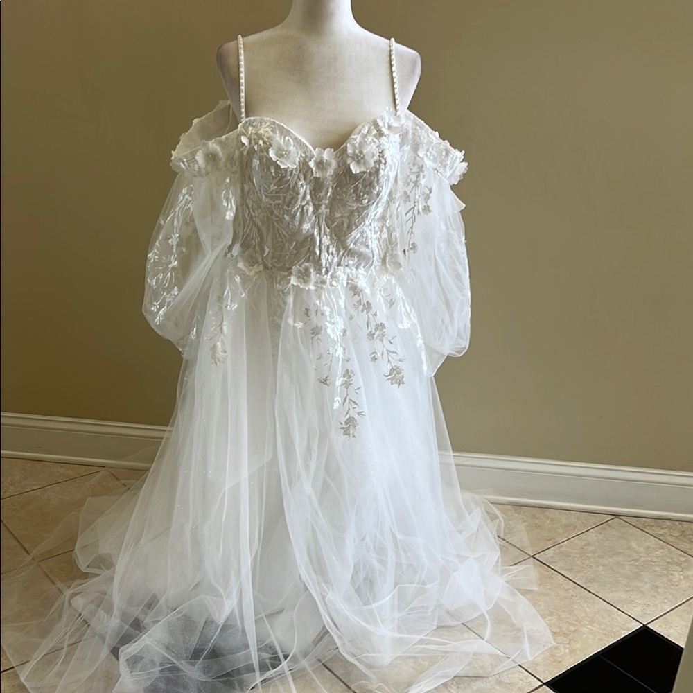 Warm Notices Elegant White Off-Shoulder Wedding Dress New